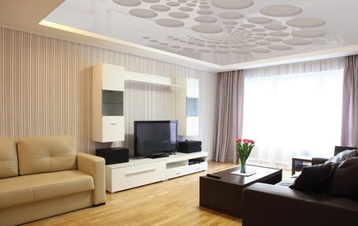 Резной натяжной потолок в зале Резной натяжной потолок в зале